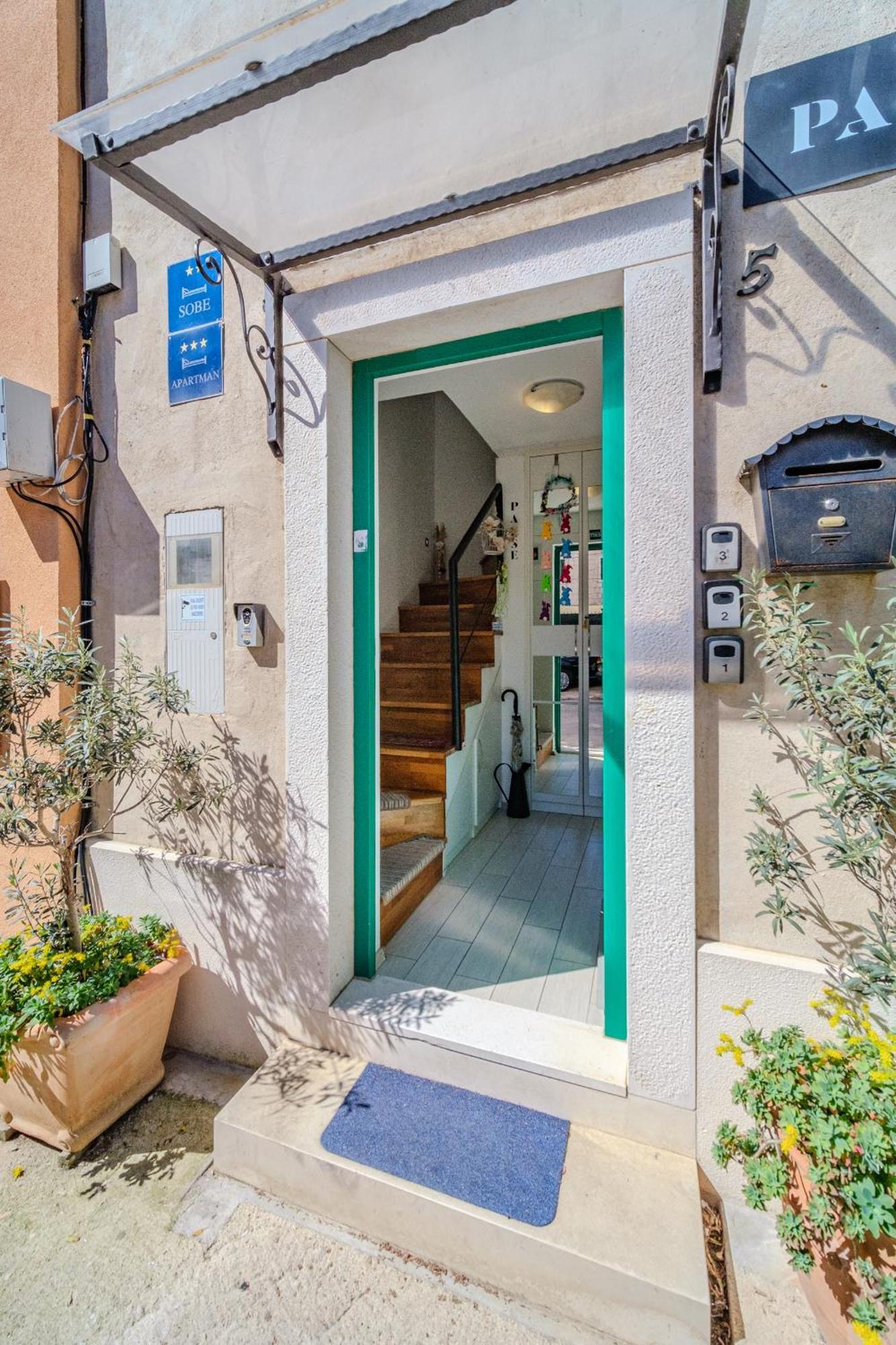 Central Split Rooms And Apartments Paese Bagian luar foto